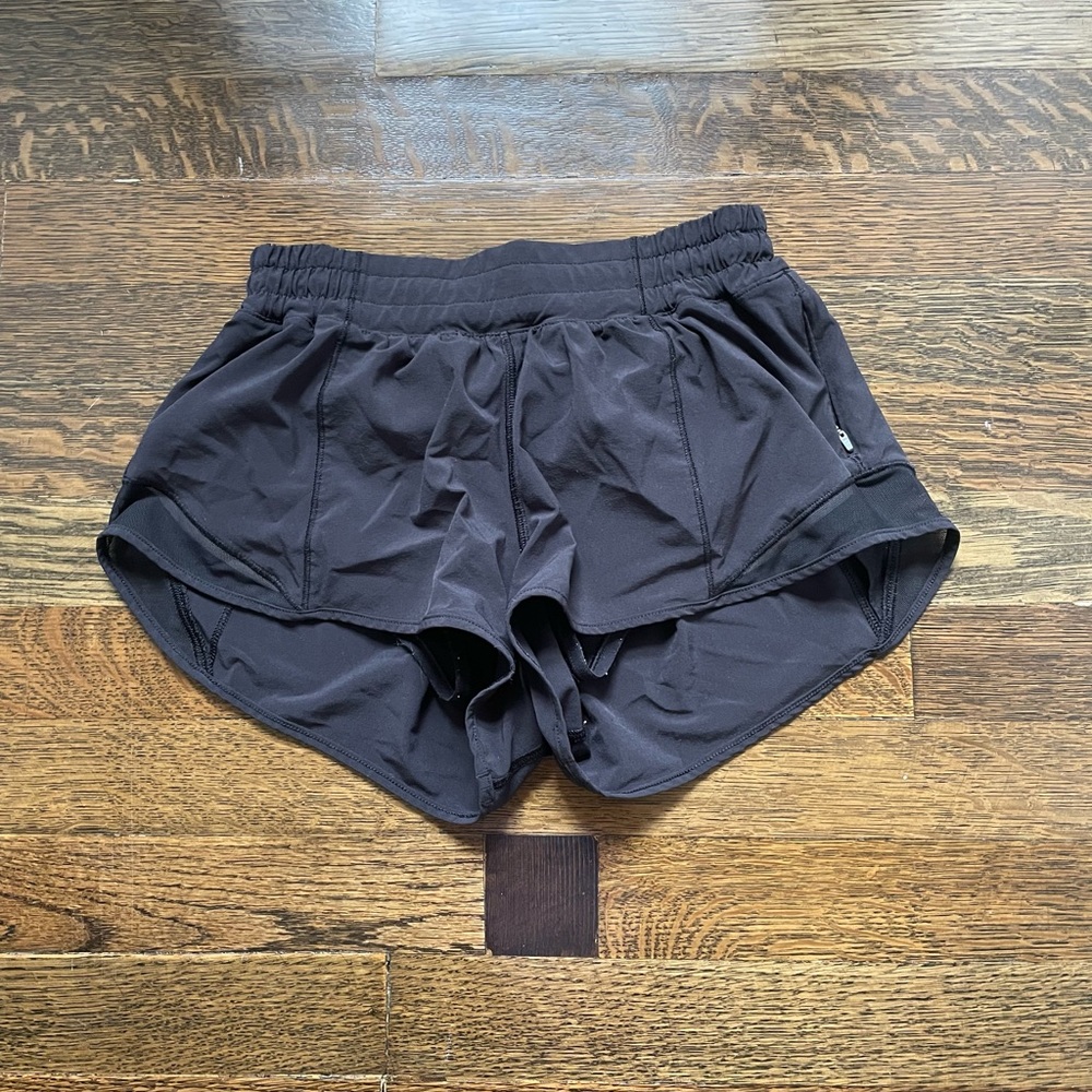 black lululemon hotty hot shorts size 4